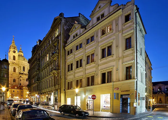 Отель The Charles 4*