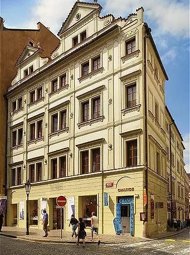 Отель The Charles 4*