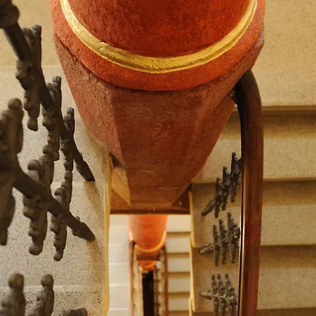 The Charles Prag